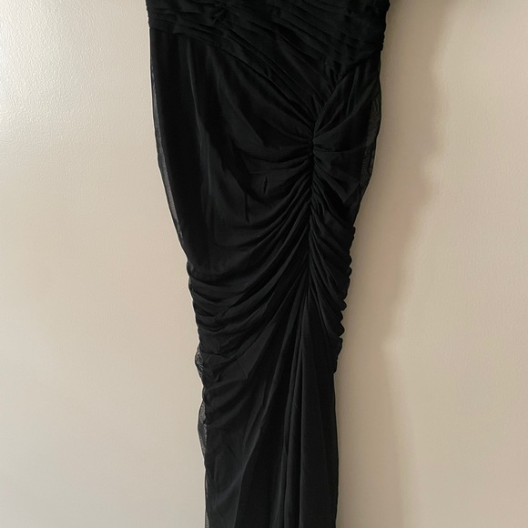 Two evening gowns - Picture 10 of 11